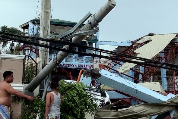 En total más de 10 mil habitantes del norte de esta isla fueron evacuados, indicó la Cruz Roja.