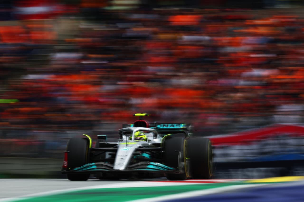 Charles Leclerc conquistó el GP de Austria por delante de Max Verstappen y Lewis Hamilton, en una carrera donde el mexicano Checo Pérez abandonó varias vueltas después de un roce que tuvo con George Russel, quien fue sancionado, y en la que Carlos Sainz también abandonó por una falla en el motor.