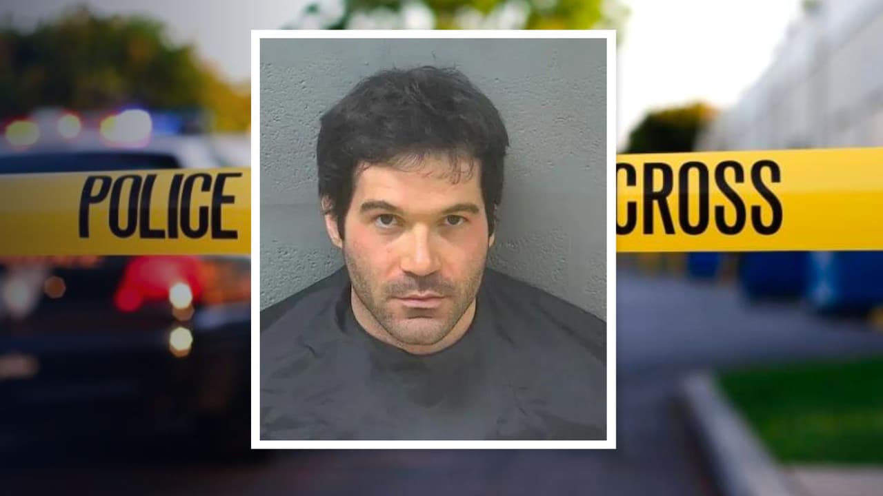 Arrestan a sospechoso por presuntamente grabar a una menor en el baño de un avión 