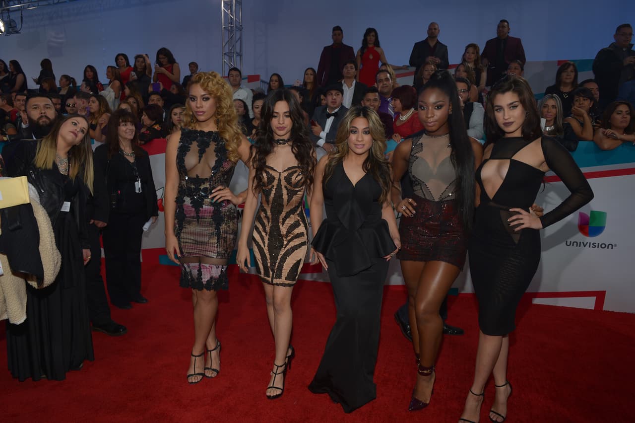Todas las chicas de Fifth Harmony causaron sensación con sus atuendos, cada una eligió un vestido atrevido de acuerdo con su personalidad.