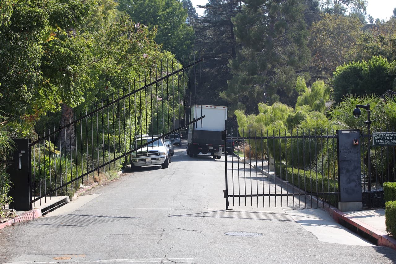 No se vislumbra una batalla legal por dinero y propiedades, sin embargo los problemas ante la ley pueden venir por la custodia de sus seis hijos.