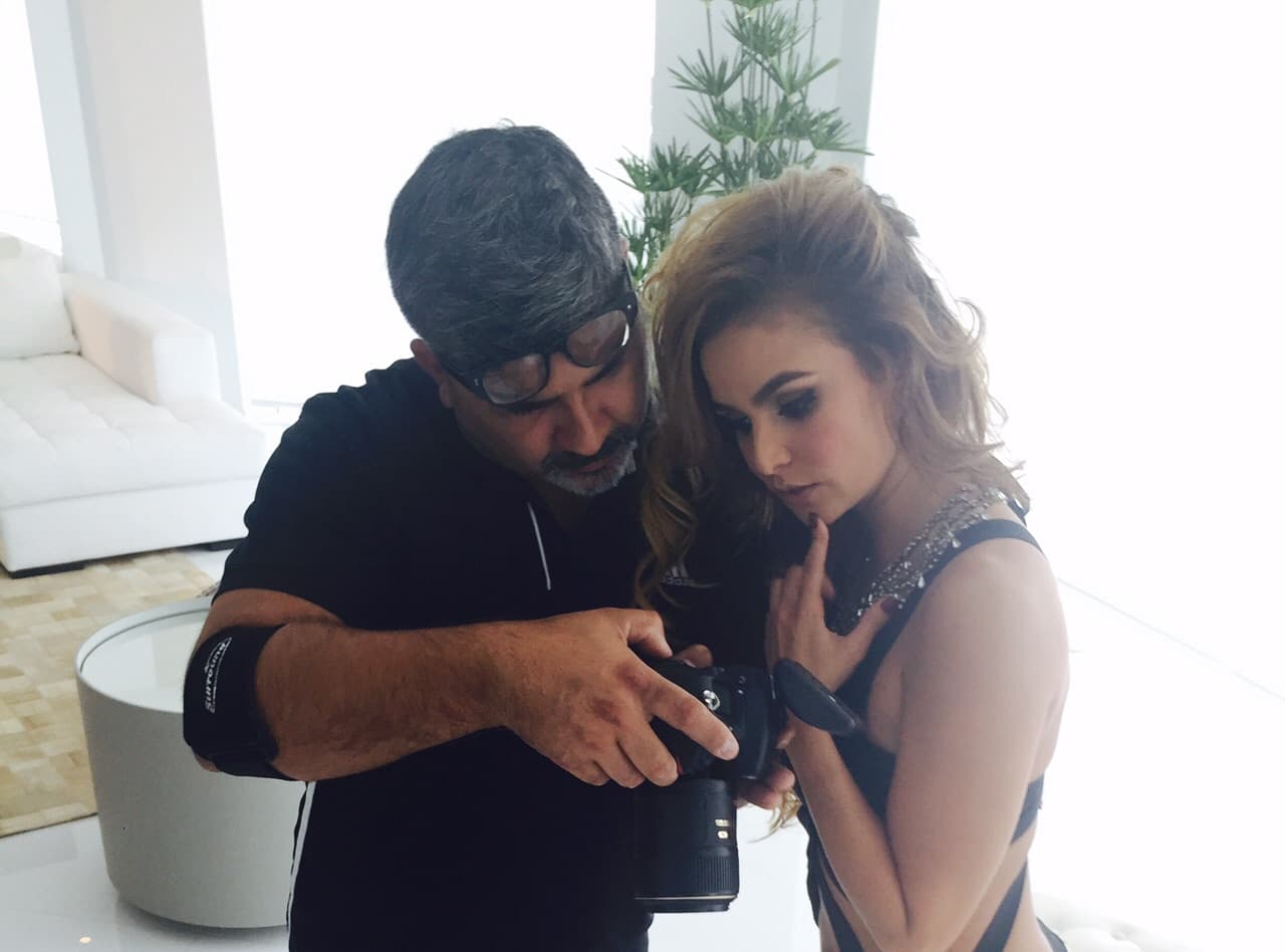 Estas son algunas de las imágenes del detrás de cámaras del especial Más Que Sexy.