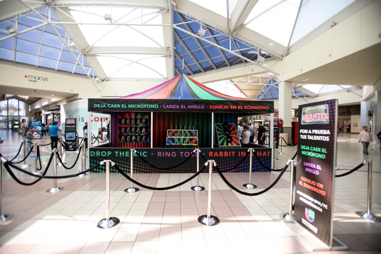 La comunidad pudo jugar a dejar caer el micrófono (Drop the Mic), lanzar el anillo (Ring Toss), el conejo en el sombrero (Rabbit in a Hat).