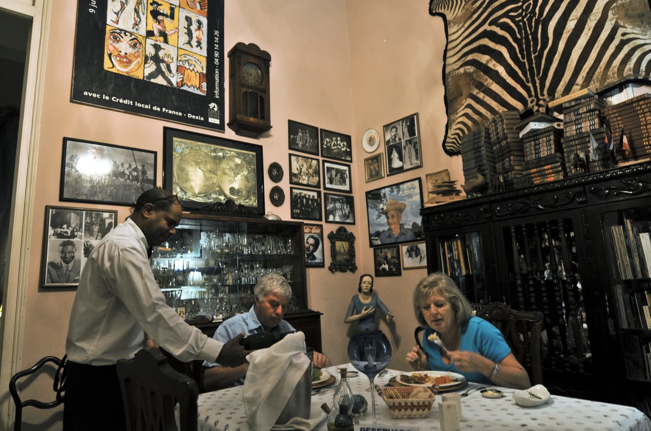 Clientes en el paladar San Cristóbal en La Habana