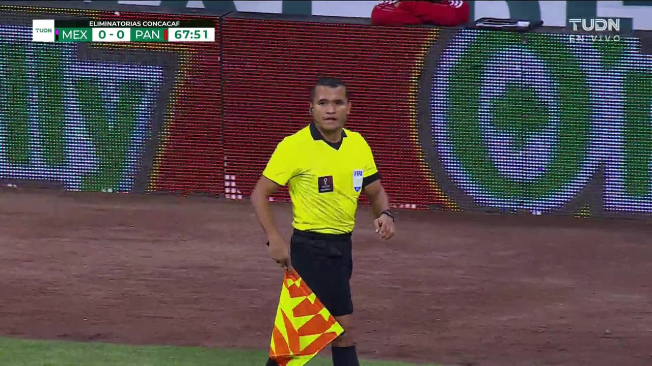 ¡TIRO ATAJADO! disparo por Raúl Jiménez.