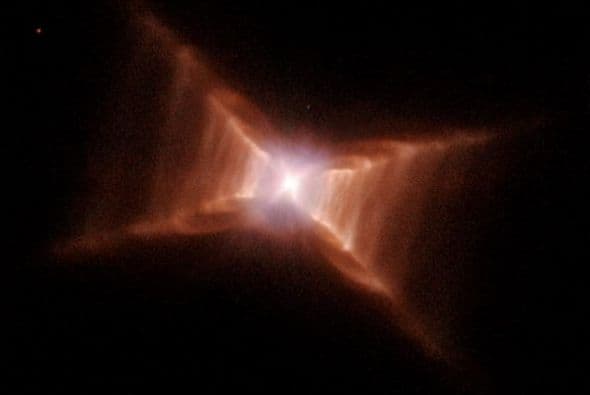 Esta imagen muestra estructuras escalonados dentro de una estrella moribunda. Esta nueva imagen, tomada con el Hubble revela detalles sorprendentes de una de las nebulosas más inusuales conocidas en nuestra Vía Láctea.