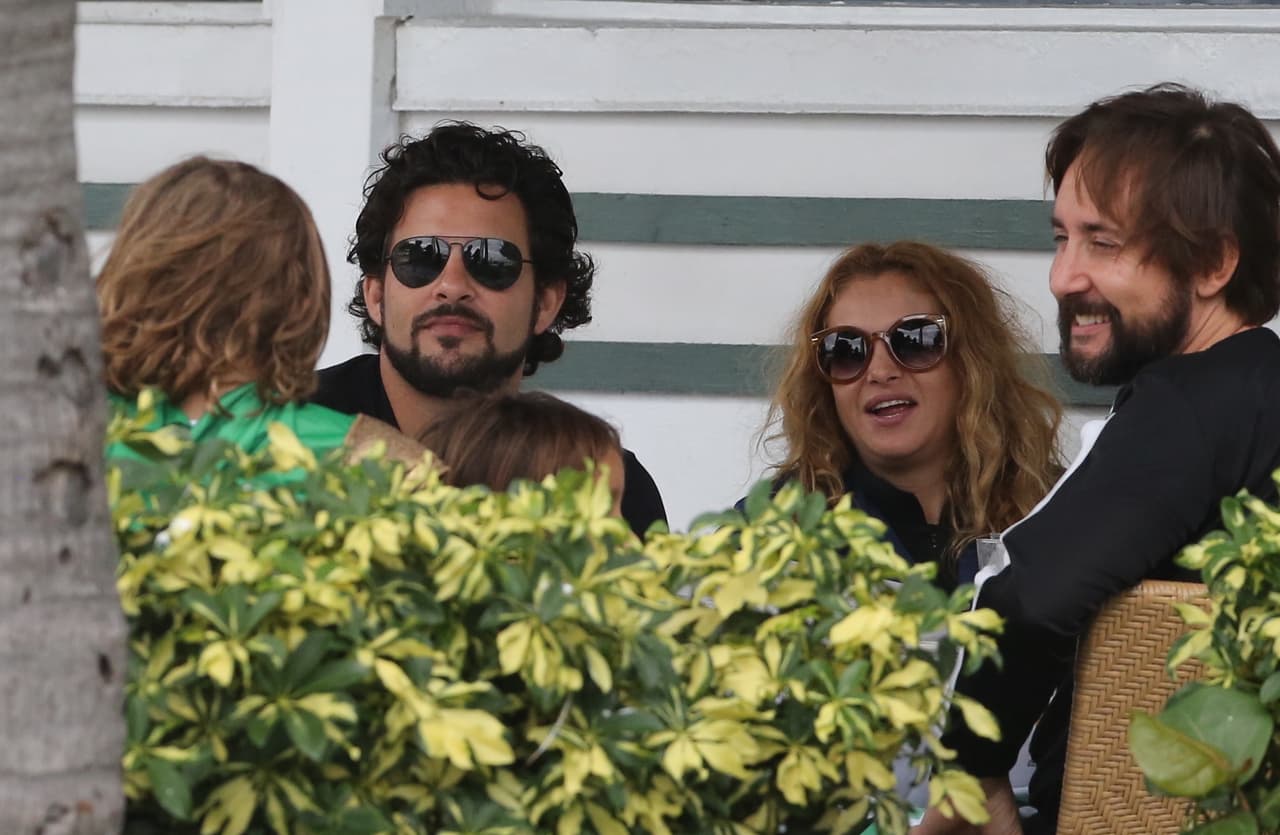 Para ese entonces, la cantante ya era 
<b><a href="https://www.univision.com/famosos/el-simpatico-momento-en-que-nico-el-hijo-mayor-de-paulina-rubio-le-roba-camara-a-su-mama-para-lanzarse-en-youtube-video" target="_blank">madre de Andrea Nicolás</a></b>, producto de la relación que tuvo con el empresario español Nicolás Vallejo-Nágera. 
<br>