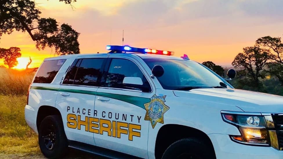 <h3 class="cms-H3-H3"><b>Condado Placer</b></h3>
<br>Para comunicar un crimen al alguacil del condado Placer puedes llamar al 530-886-5375 o reportar un crimen a través de 
<a href="https://www.placerair.org/2298/Online-Crime-Reporting" target="_blank">este enlace.</a>