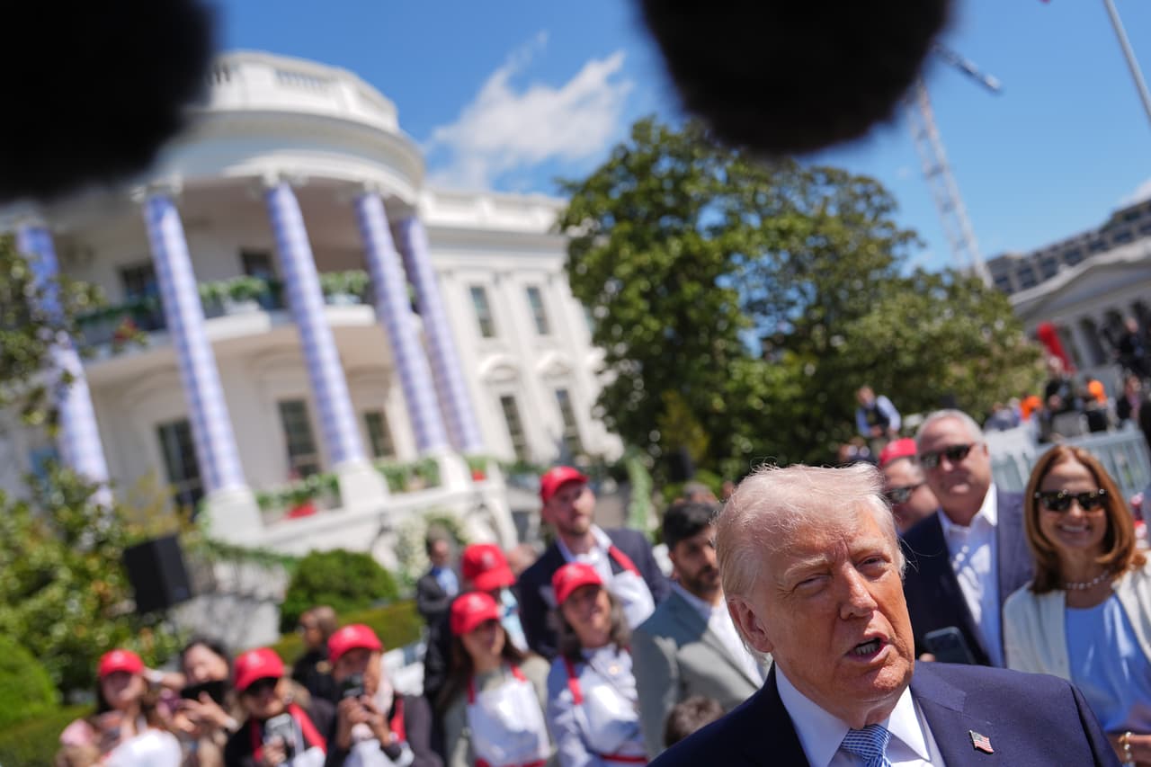 Antes de hablar de Irán, Trump recibió en Casa Blanca a familias para buscar huevos de Pascua