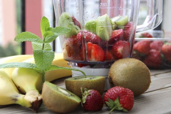 Apunta las recetas de cuatro smoothies energizantes. ¡Hay para todos los gustos!