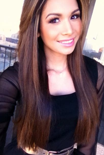 A través de las famosas fotos 'selfies' es como nuestra reina mantiene una estrecha relación con sus seguidores. Este tipo de fotos se han convertido en un fenómeno y no hay quién no se haya tomado una. Ahora puedes subir la tuya con el hashtag #NBLselfie para ganar un kit de belleza, los detalles aquí