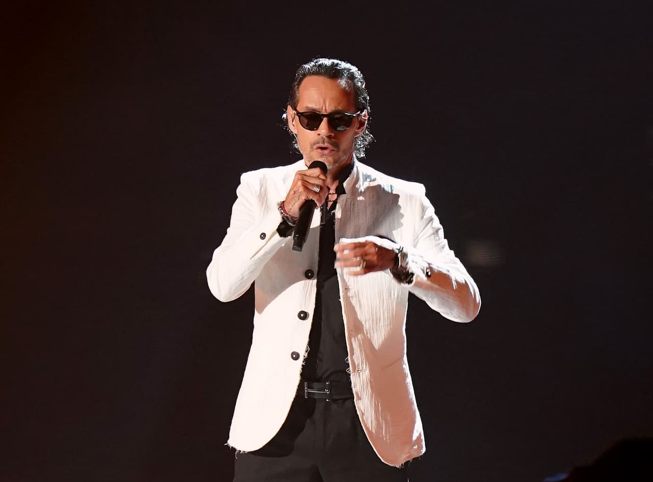 <h3 class="cms-H3-H3"><b>11.- Un Marc Anthony como pocas veces</b></h3>
<br>
<br>El cantante subió al escenario acompañado del pianista Julio Reyes Copello para interpretar 'Un amor eterno'. 
<br>
