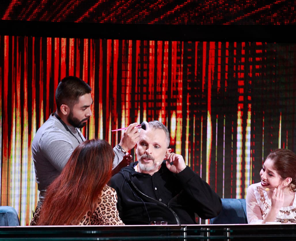 Claro que eso no impide que puedan charlar. Algunas veces su conversaciones van más allá del show. Por ejemplo, aquí recordaban el último viaje a España de 'la Vero', cuando conoció y visitó a la señora Lucía Bosé, madre del cantante español.