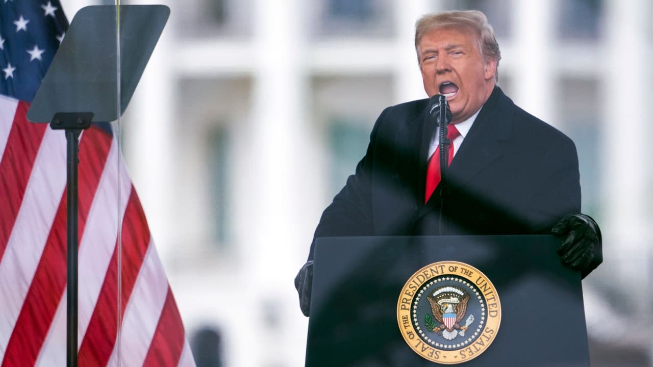 Trump puede ser demandado por la violencia del 6 de enero de 2021, dice el Departamento de Justicia