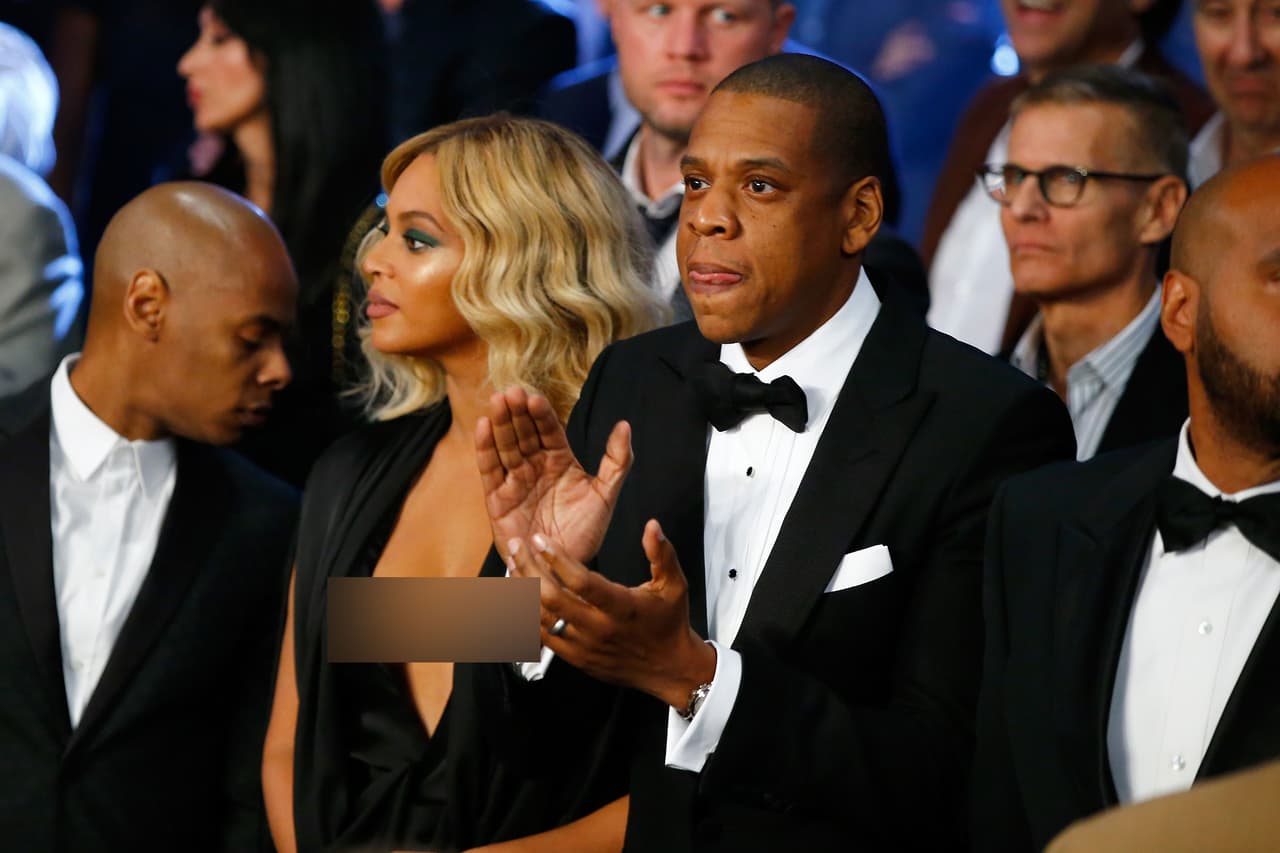 Aplausos a los encantos de la cantante.