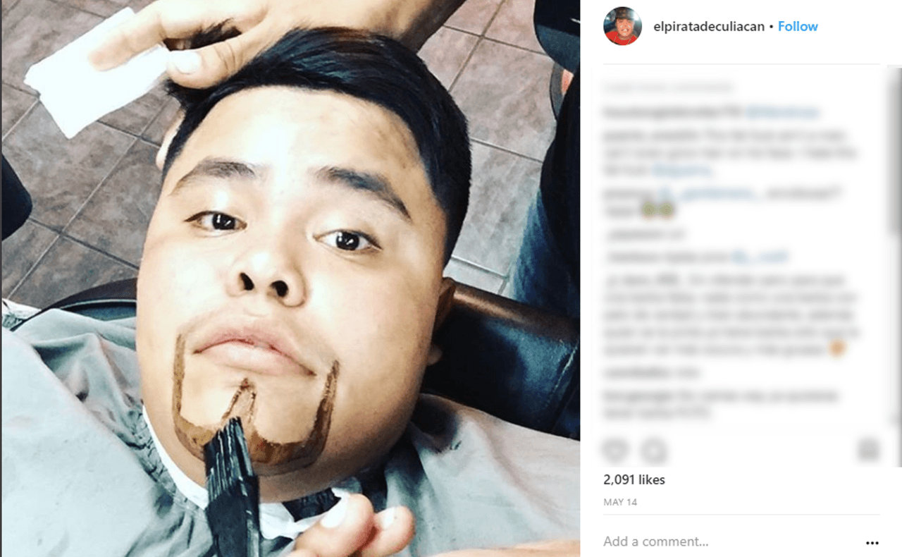 'El Pirata', que nació en Sinaloa el 28 de abril de 2000, tenía claro cuál era su negocio: "Yo hago publicidad, promos y le subo videos a los artistas. Hago publicidad en todas partes. Voy yo, se los grabo y ganan seguidores, los etiqueto", según contó en
<a href="https://www.univision.com/musica/regional-mexicano/el-grave-error-del-regional-mexicano-fomentar-el-alcoholismo-de-un-menor-de-edad" target="_blank"> <b>una entrevista en junio a Univision Entretenimiento</b></a>
<b>.</b>