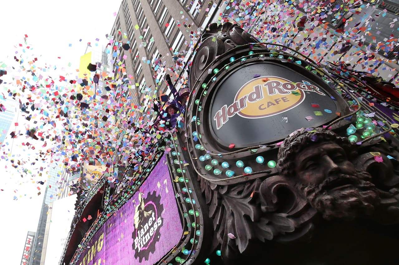 ¡Lluvia de papelitos!