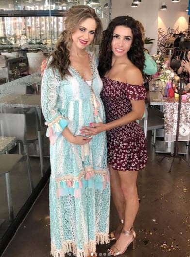 “Fue un día increíble, lleno de amor y con la gente que más quiero, en donde el único motivo era celebrar la próxima llegada de mi bebé que con tanto amor espero”, compartió.
<br>