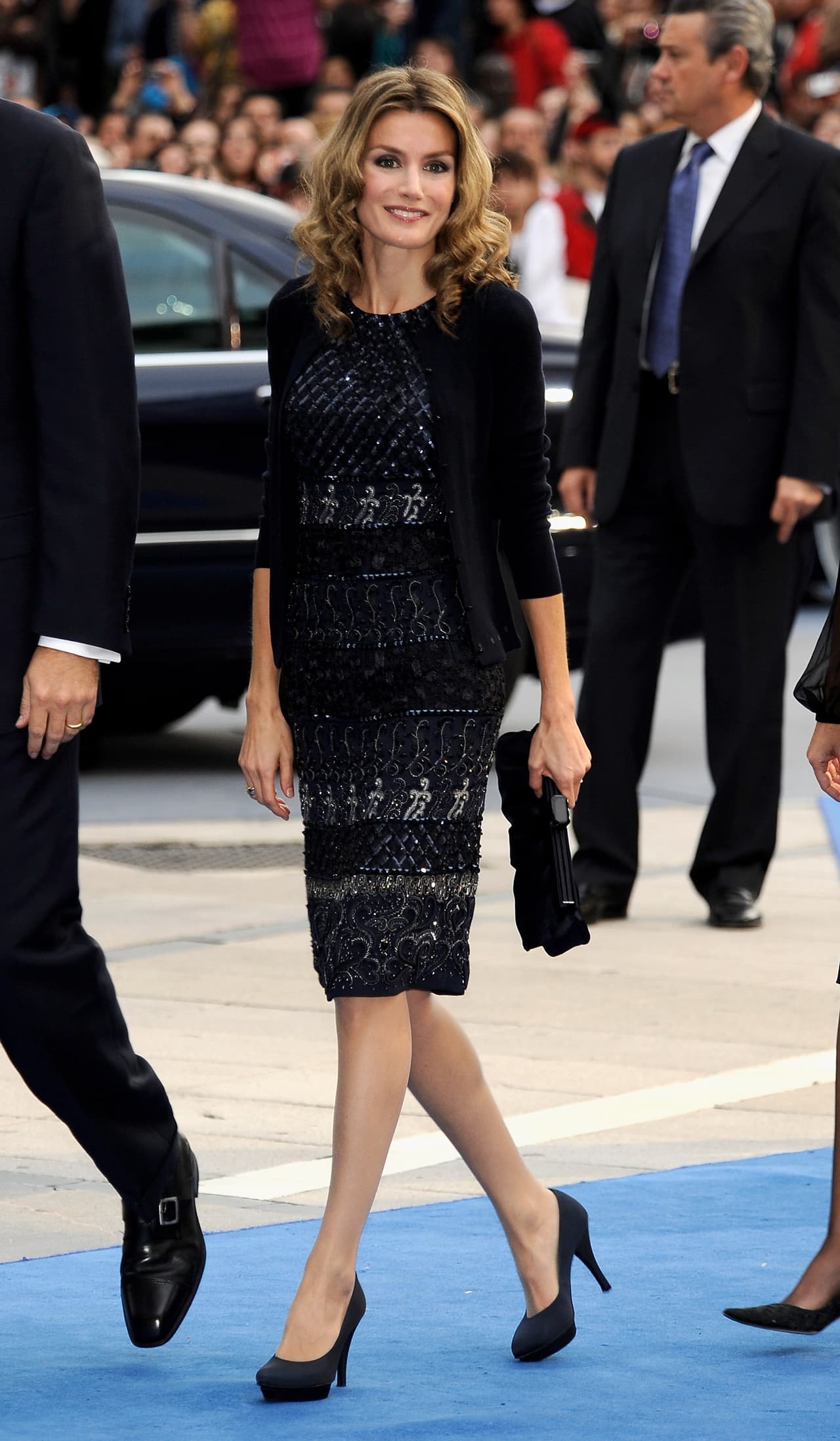 Letizia Ortiz se ha creado fama de reutilizar su guardarropa. Aquí luce un vestido negro del diseñador Felipe Varela, durante la entrega del Premio Príncipe de Asturias, en 2009.