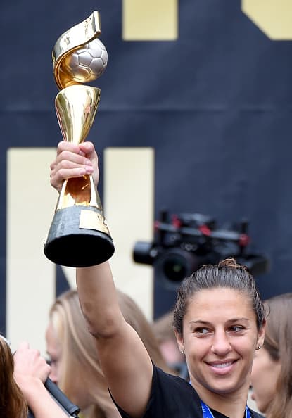 Los Ángeles se vistió de rojo, blanco y azul en honor al equipo femenil de futbol de Estados Unidos. Las campeonas del mundo gozaron su título junto a una multitud en el Staples Center.