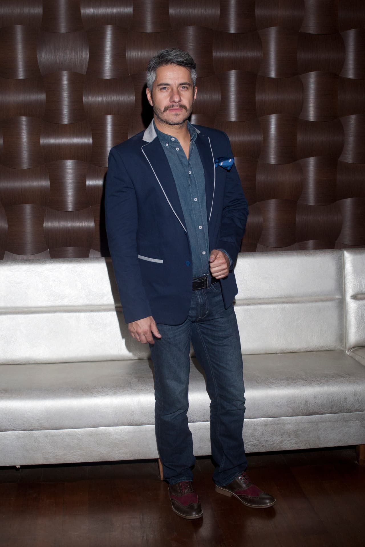 <b><a href="http://www.univision.com/temas/moises-arizmendi">Moisés Arizmendi</a></b> fue el gran villano de 'El color de la pasión', su personaje sólo pensaba en quedarse con la fábrica de talavera que tenía junto a 'Alonso' (
<b><a href="http://www.univision.com/temas/rene-strickler">Rene Strickler</a></b>).