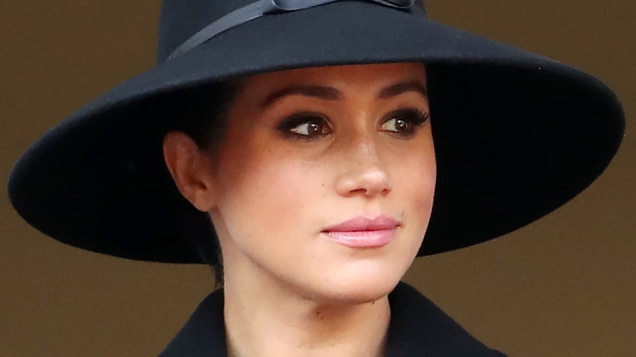 "Ella 
<b><a href="https://www.univision.com/famosos/bajo-tierra-y-dentro-de-un-ataud-ahi-espera-estar-el-papa-de-meghan-markle-cuando-ella-regrese-a-verlo-fotos" target="_blank">es prácticamente un fantasma</a></b> en toda su familia, del lado de su madre y del lado mío", dijo a 'Good Morning Britain' luego de la transmisión de la controvertida entrevista. 
<br>