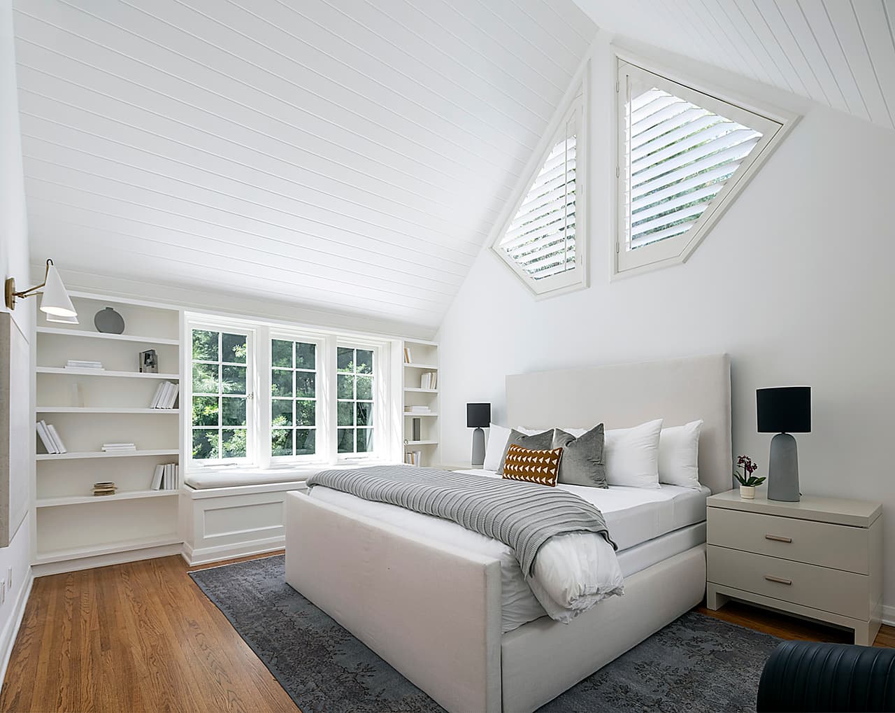 También tiene dos habitaciones muy iluminadas que dan a una amplia terraza.
<br>