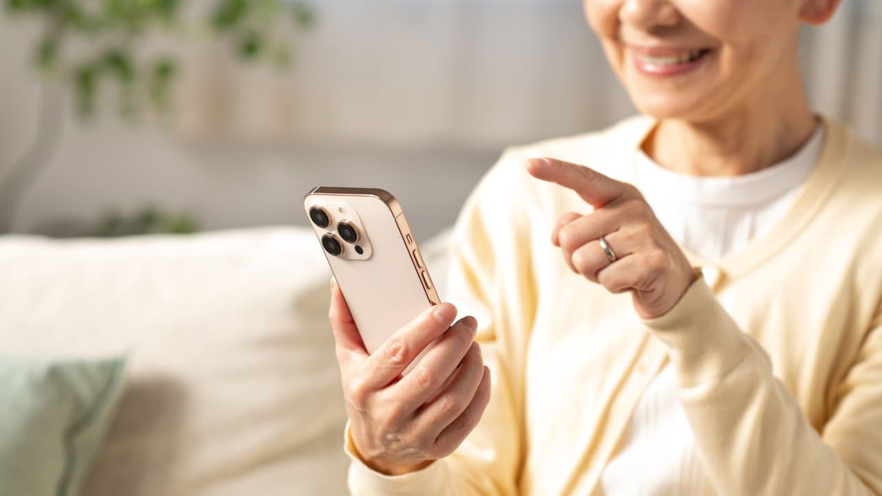 <b>Estos términos son el nuevo vocabulario del día a día</b>. No necesitas ser ingeniero para entenderlos, solo saber qué hacen y cómo usarlos a tu favor. Si sabes qué formato elegir, cómo conectar tus equipos y cómo proteger tus datos, ya dominas la mitad de la tecnología que usas sin pensar. PDF, algoritmo, nube o VPN: 
<b>no son términos para expertos, son herramientas para vivir en el siglo XXI sin sentirte un turista en tu propio teléfono.</b>