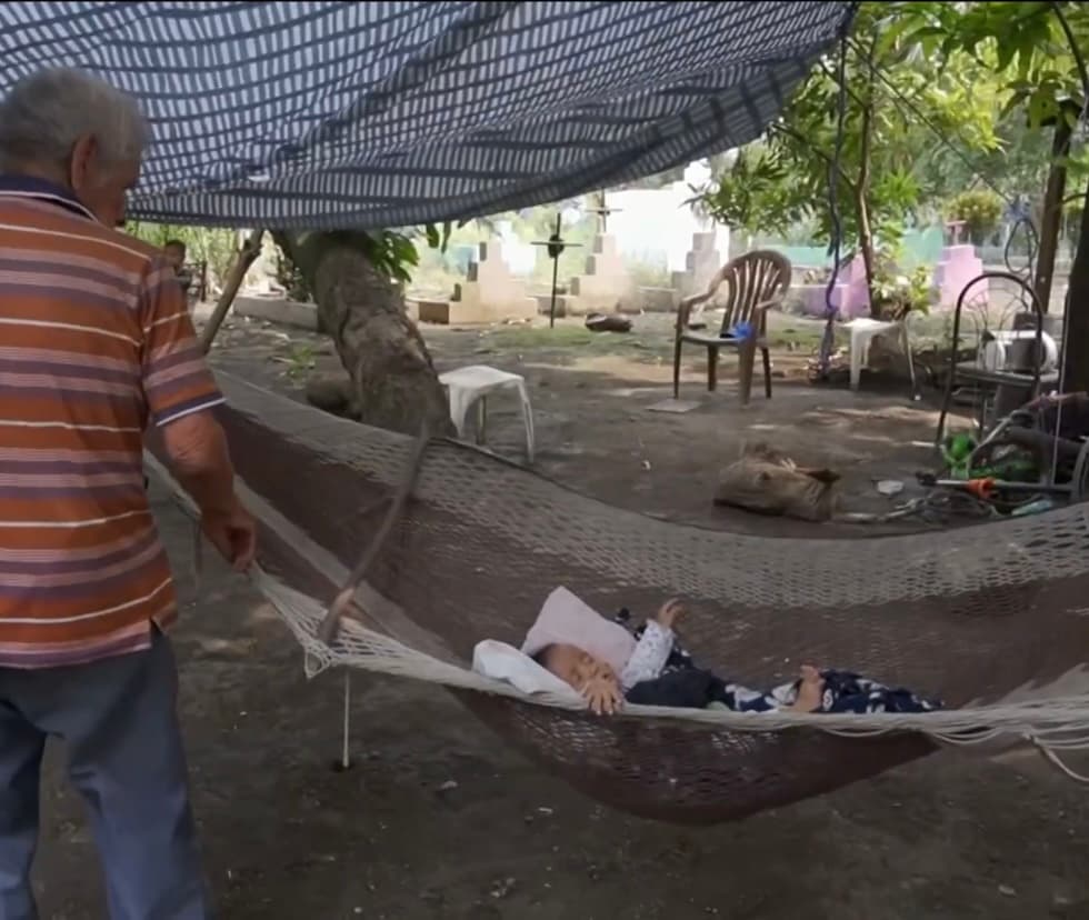 Por su fuera poco, este cementerio se convirtió en lugar donde se enterraron muchas personas que murieron a causa del coronavirus, por lo que existe el riesgo latente de sufrir fuertes padecimientos.
<br>