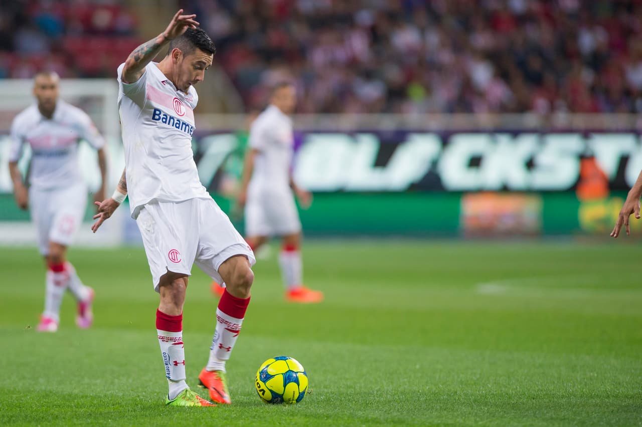 Chivas busca inhabilitar a Rubens Sambueza por la lesión a Isaac Brizuela