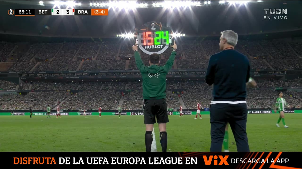 ¡Orgullo nacional! Fidalgo sale de cambio y se va entre aplausos