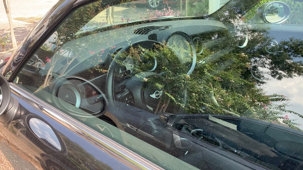 Adultos de 65 años o más; niños de 4 años y menores; personas con condiciones médicas existentes, como enfermedades del corazón; y aquellos que no tienen acceso a aire acondicionado corren mayor riesgo en días con altas temperaturas e índices de calor.