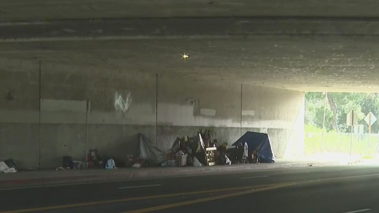Preocupación por reincidencia de un campamento de indigentes cerca de un parque y una escuela de Los Ángeles