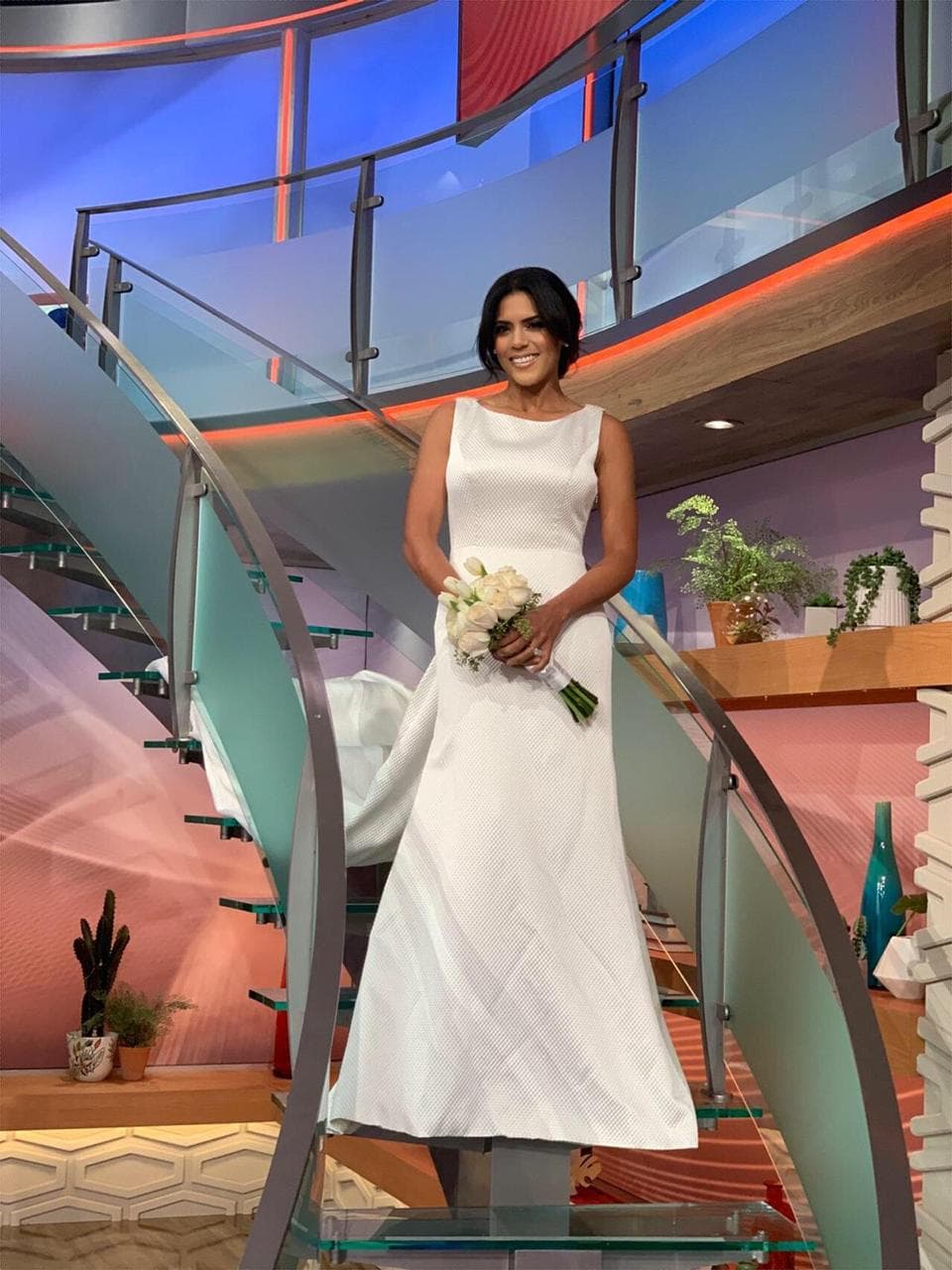 El vestido de Rosa Clará que modeló Francisca Lachapel transportó al público al momento en el que Meghan Markle se encontró en el altar con el príncipe Harry.