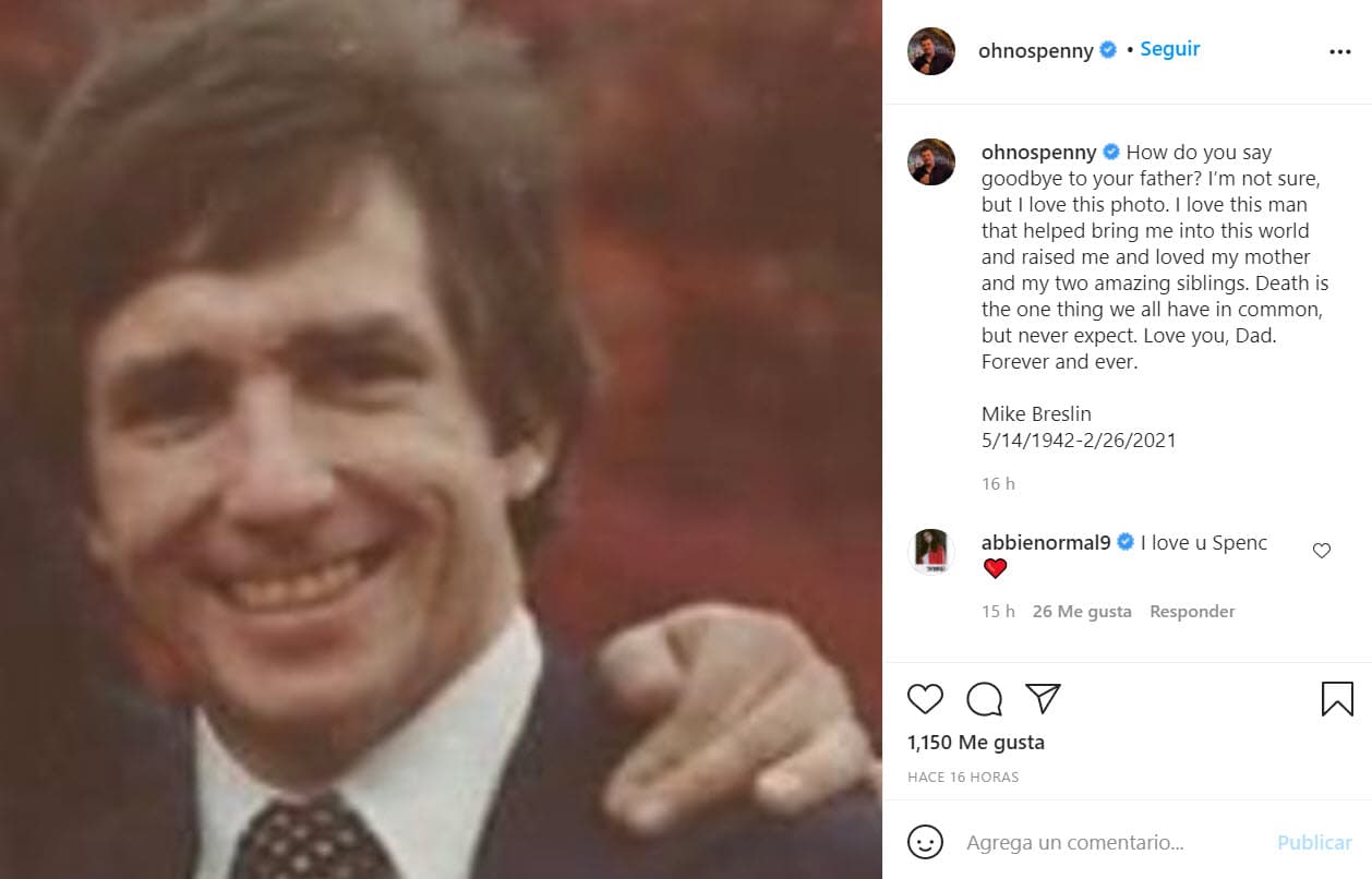 Spencer escribió: "¿Cómo le dices adiós a tu padre? No estoy seguro, pero me encanta esta foto. Amo a este hombre que me ayudó a traerme a este mundo, me crió y amó a mi madre y a mis dos maravillosos hermanos".