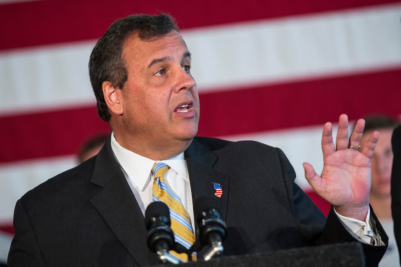 Christie quiere rastrear a inmigrantes como FedEx a sus paquetes