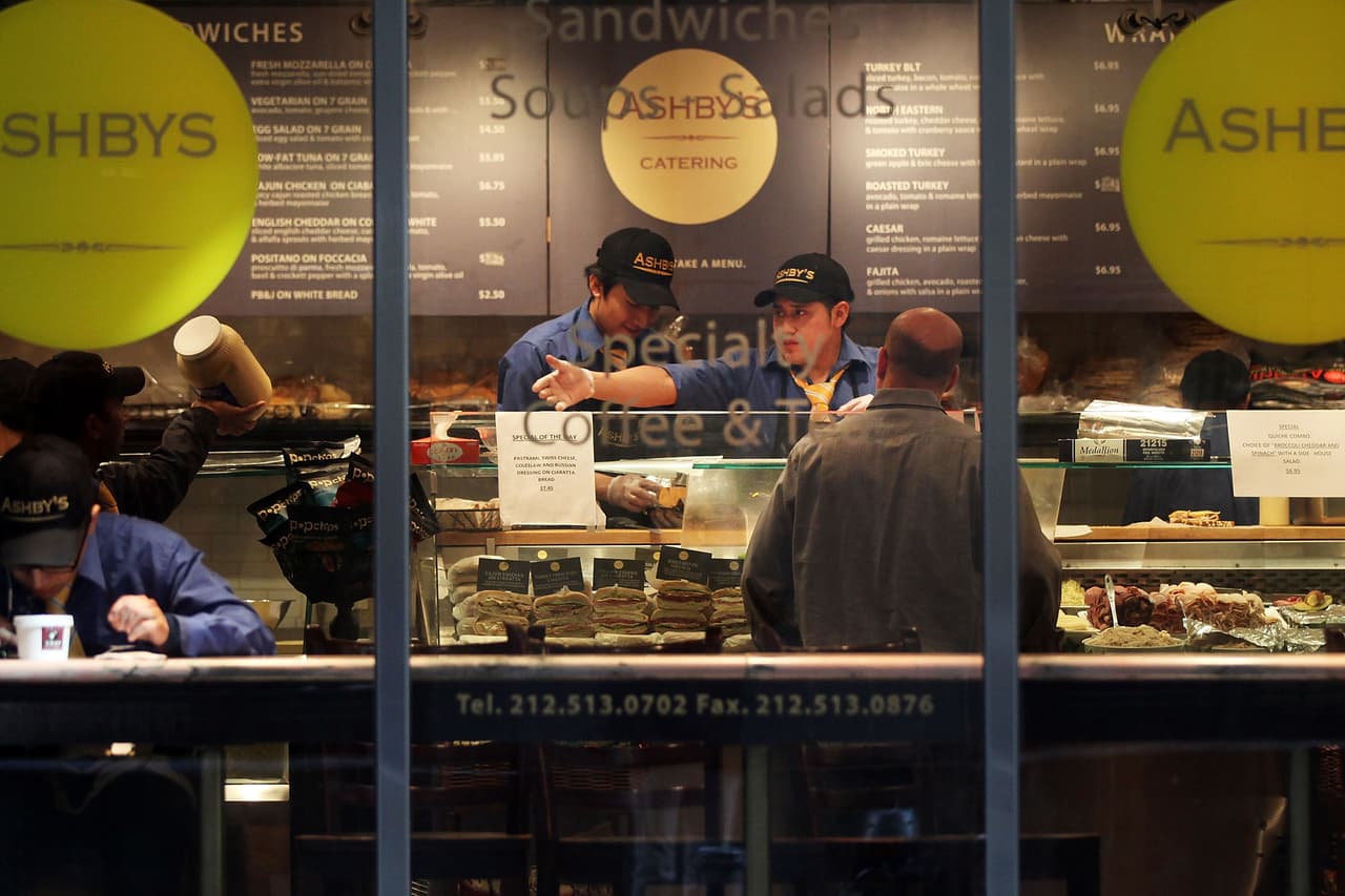 La mayoría de hispanos trabaja sin vacaciones ni días de enfermedad pagados