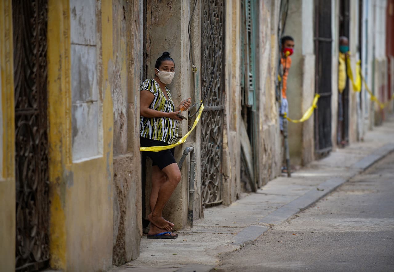 La pandemia en Cuba está fuera de control con récords de muertes y contagios: el pueblo clama por ayuda extranjera
