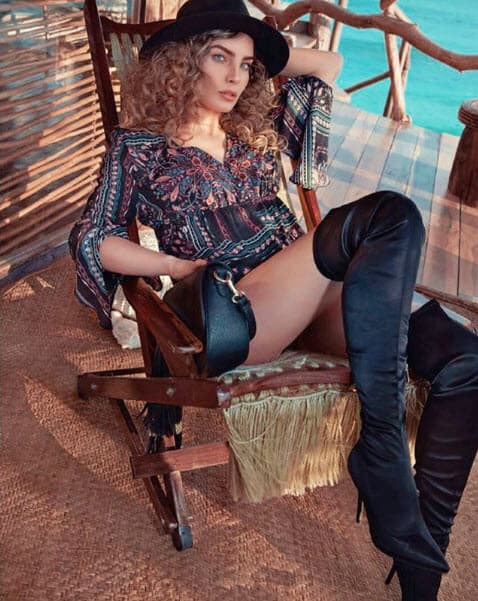 El 5 de abril de 2018 salió a la venta su primera colección en las tiendas Studio México y Colombia.