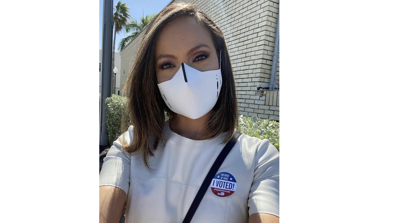 Satcha Pretto, periodista de Despierta América, mostró orgullosa a través de su perfil en Instagram que esta es la primera vez que vota en unas elecciones del país. Ejerció su derecho de manera anticipada y usando un tapabocas, una de las principales medidas de protección ante el covid-19 recomendadas para votar en persona.