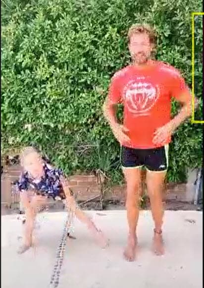 En mayo pasado, días antes del
<b><a href="https://www.univision.com/famosos/desde-hillary-clinton-hasta-geraldine-bazan-asi-celebran-las-famosas-al-ser-que-les-dio-la-vida-fotos" target="_blank">Día de las Madres</a></b> y ya en plena cuarentena ante el covid-19, Gabriel Soto compartió algunas imágenes de sus hijas junto con él en su casa de Acapulco.
<br>