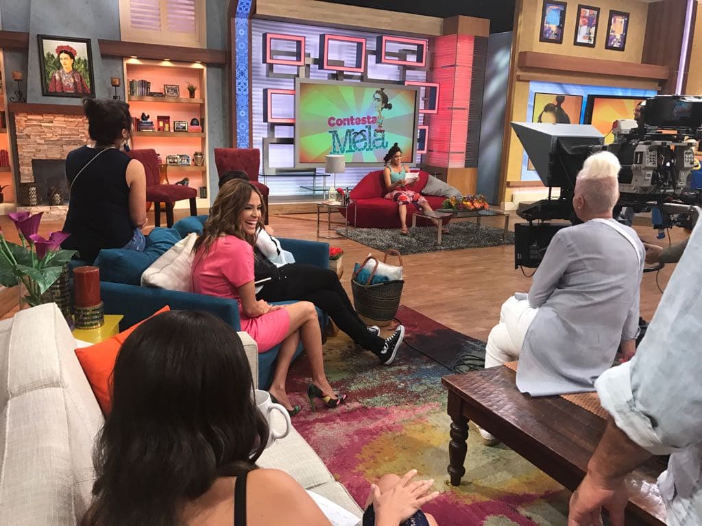 Mira la reacción de Karla tras escuchar las ocurrencias de Mela la Melaza durante su segmento.