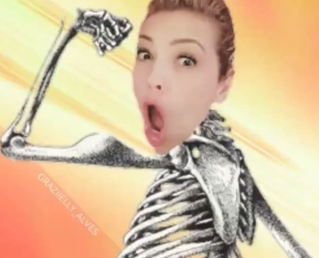 La diva subió unas fotos a sus redes sociales donde se ve bromeando sobre el rumor que siempre le han inventado a sus curvas.