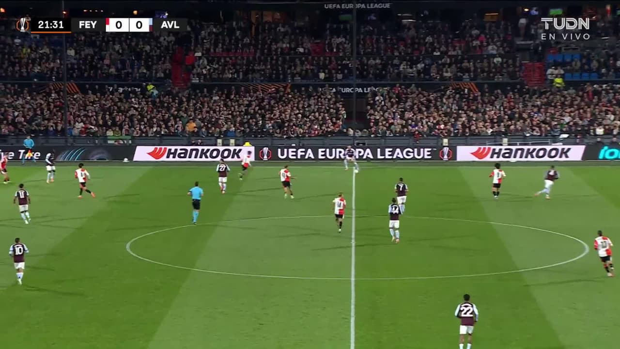 ¡TIRO ATAJADO! disparo por Anis Hadj Moussa.