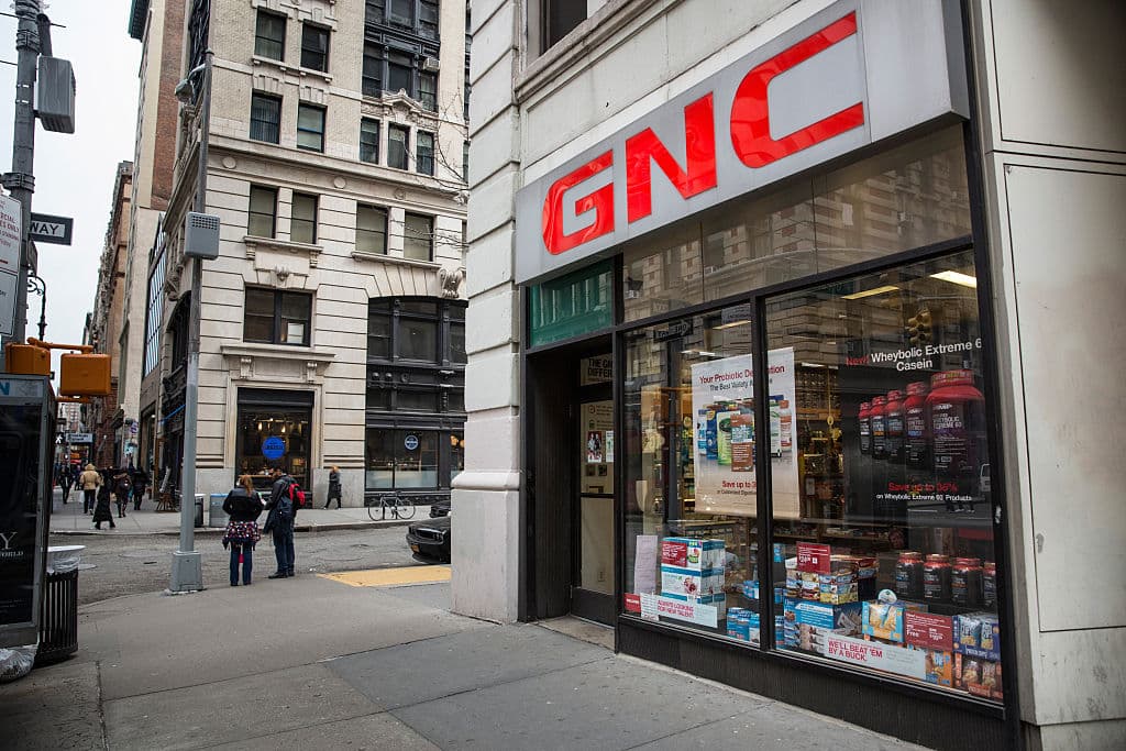 <b>La cadena de tiendas GNC,</b> que se especializa en suplementos para la salud, casi se redujo por la mitad: de 99, ahora solo tiene 46 tiendas en NYC. Zippia dice que el 18 % de la fuerza laboral de Zippia es hispana. 
<br>
<br>
<br>
<br>