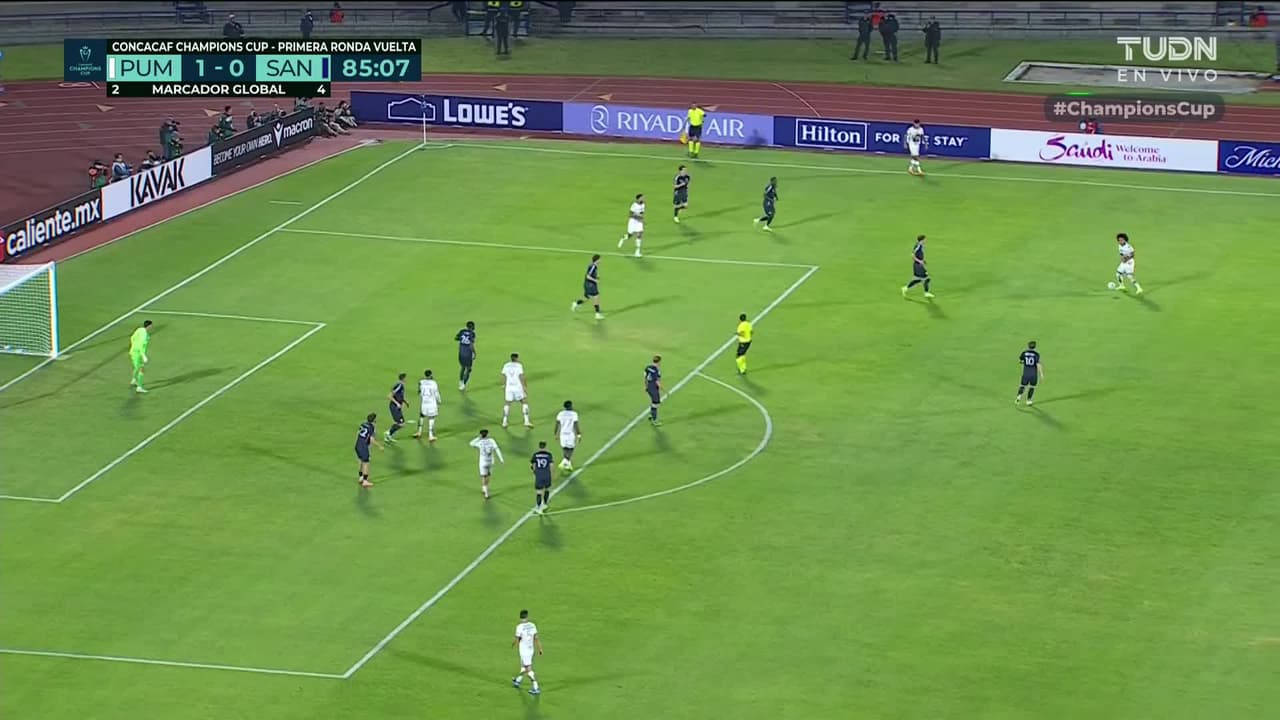 ¡TIRO ATAJADO! disparo por Guillermo Martínez.