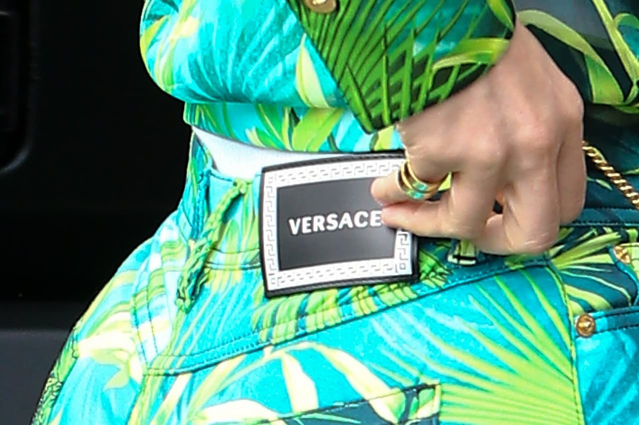 Pero nadie como JLo para lucir el 'real jungle dress' de Donatella Versace.