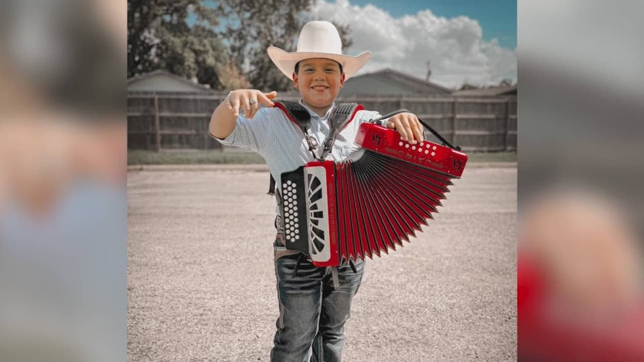 Niño hispano cumple su sueño al llevar su música de acordeón a escenarios de EEUU