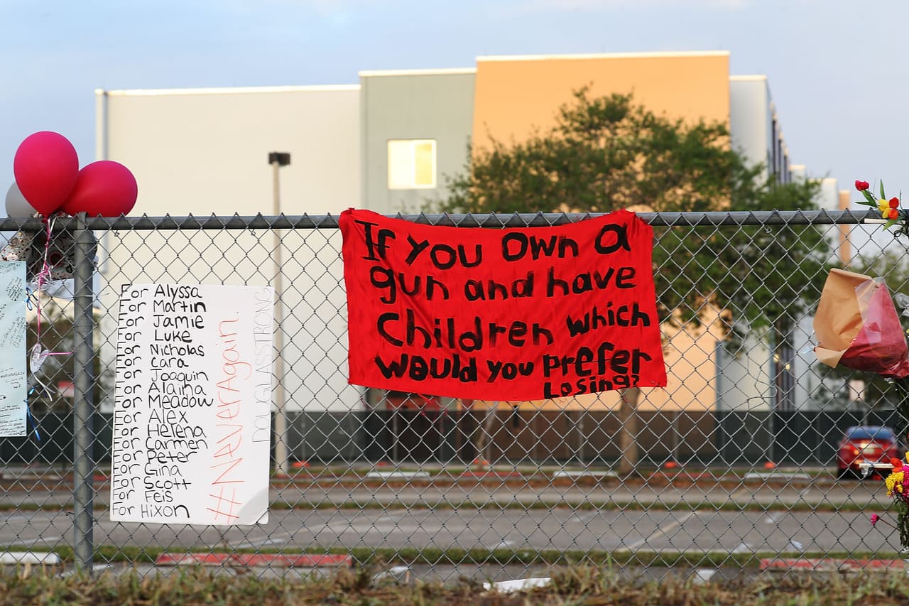 Asesinan al padre de dos sobrevivientes de la masacre de Parkland