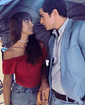 "Que me comparen con 
<b>una relación que no conozco</b> y que aparte den tiempos que no existen, pues no. Los entiendo, tienen que vender revistas, pero pues, nuestros tiempos son otros", dijo el actor ecuatoriano.